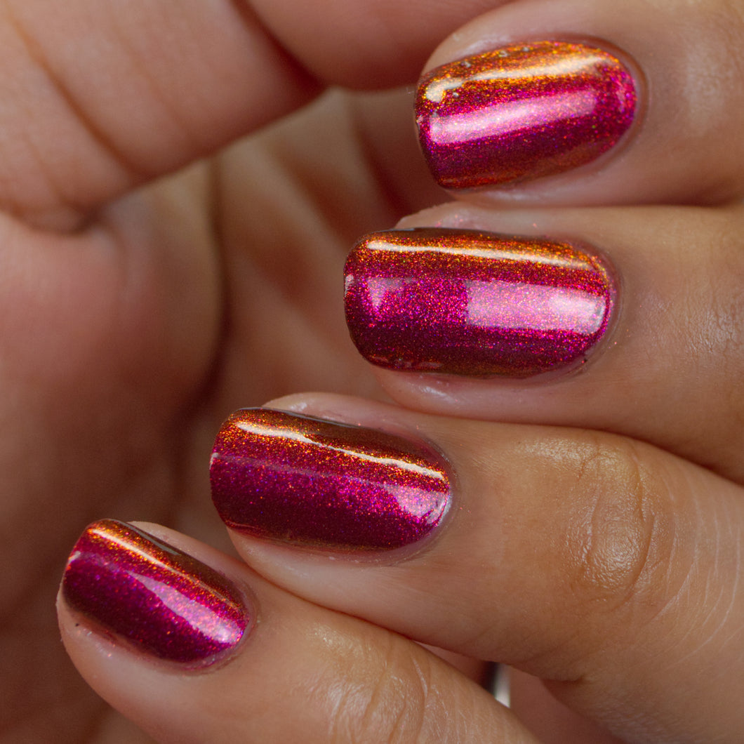 15 Best Multichrome Nail Polish Shades (2023) | Heavy.com