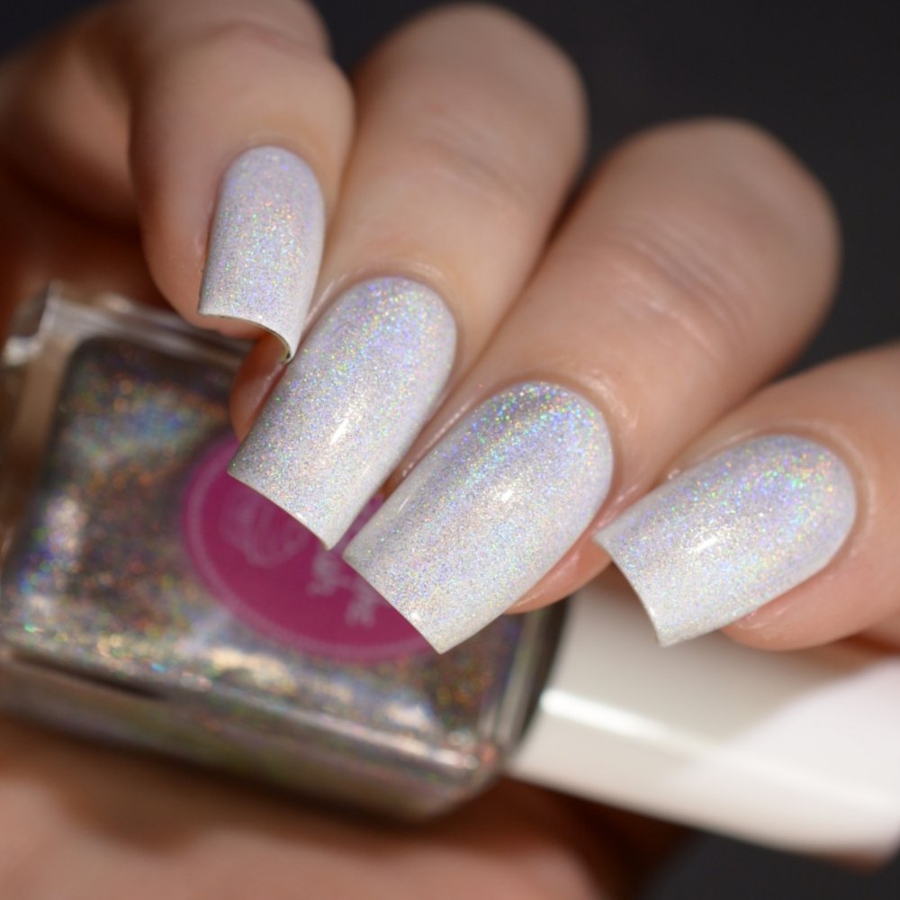Holographic Nail Polishes That Outshine Any Glitter Polish - theFashionSpot